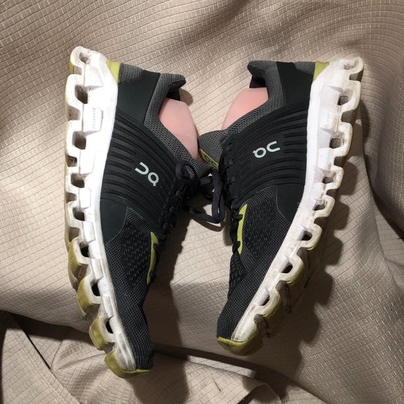 On running cloudswift men charcoal gray and yellow running shoes, 12 - Picture 8 of 16